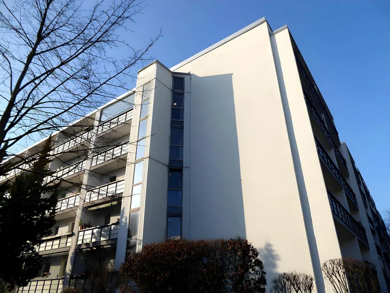Kleines, frisch saniertes Familienapartment - mit Balkon und Wannenbad!